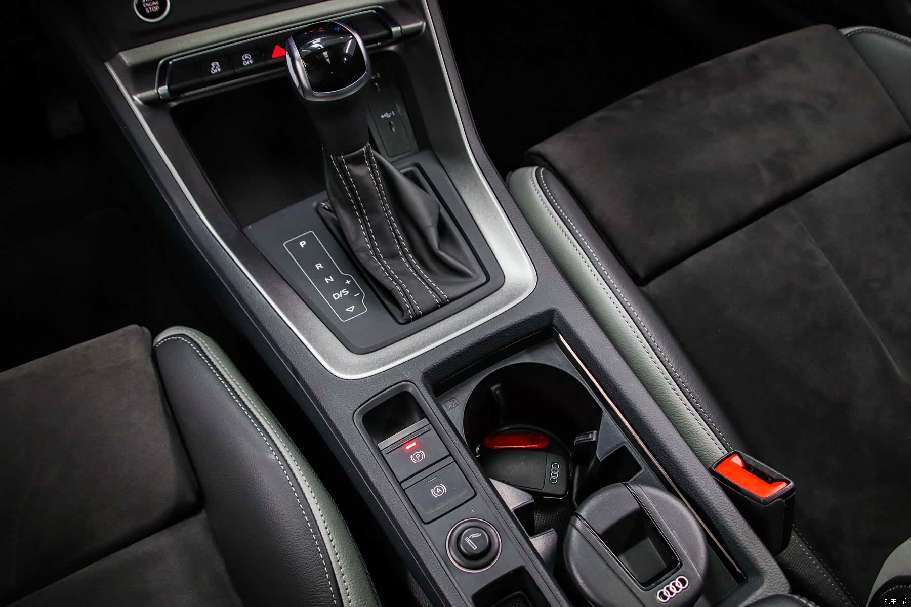 Audi Q3, 2022 11