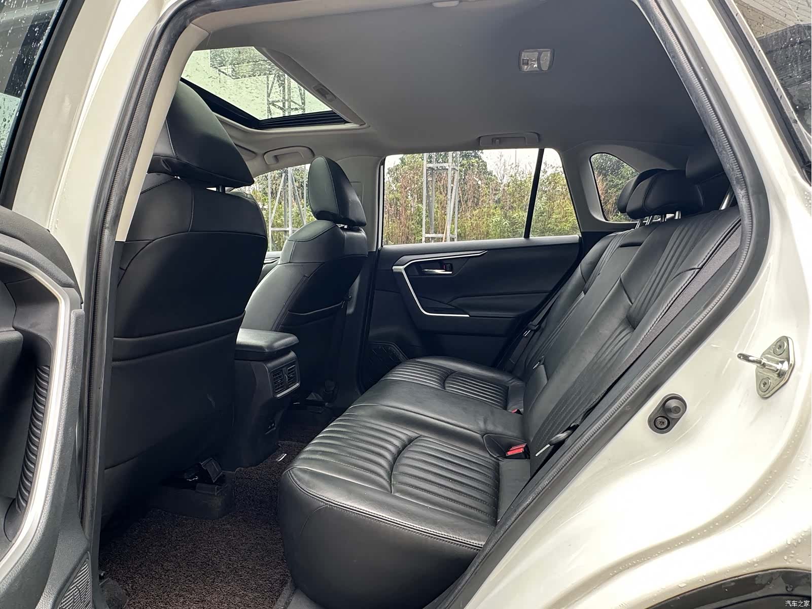 Toyota RAV4, 2021 6