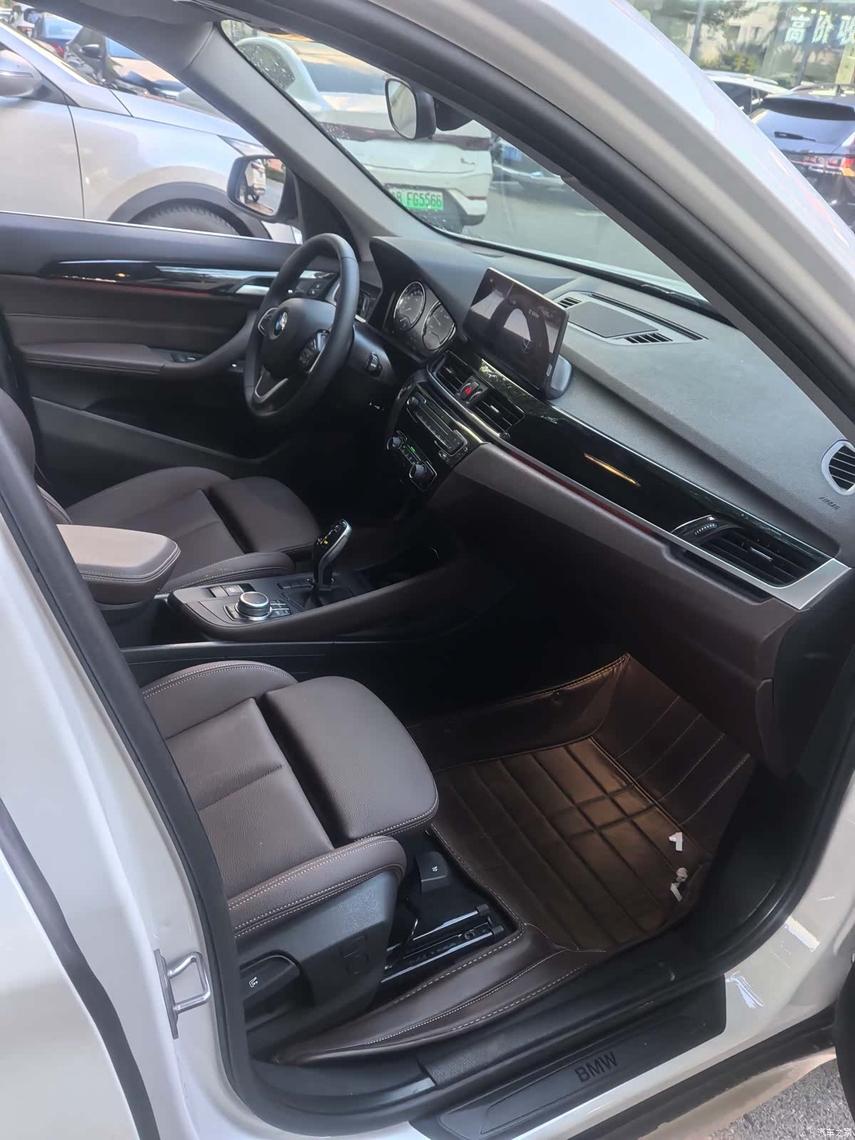 BMW X1, 2022 все фото