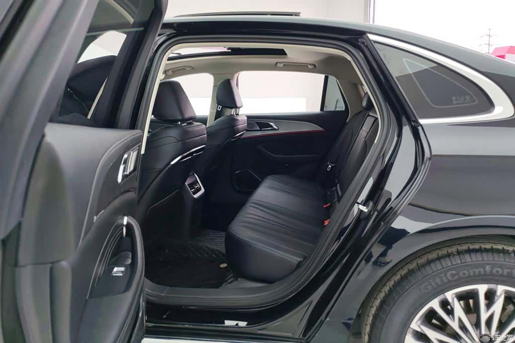 Hongqi H5, 2024 11