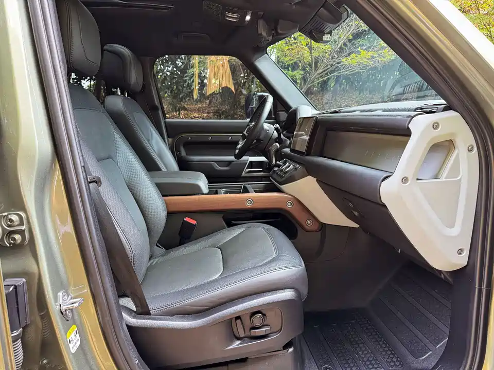 Land Rover guard