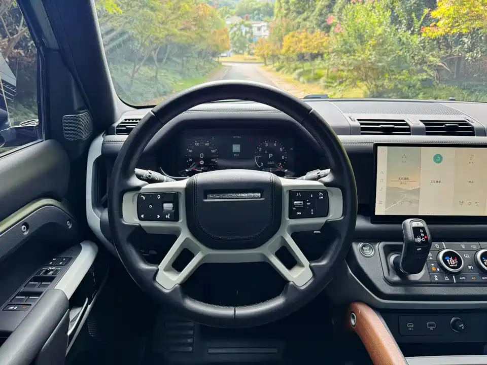 Land Rover guard