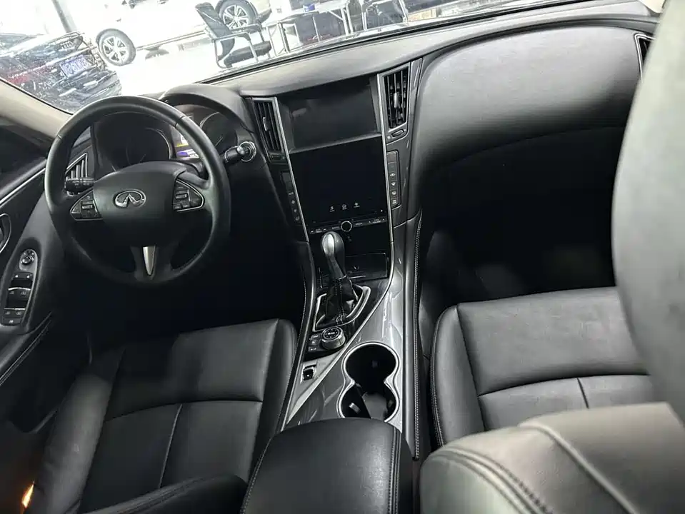 Infiniti Q50L