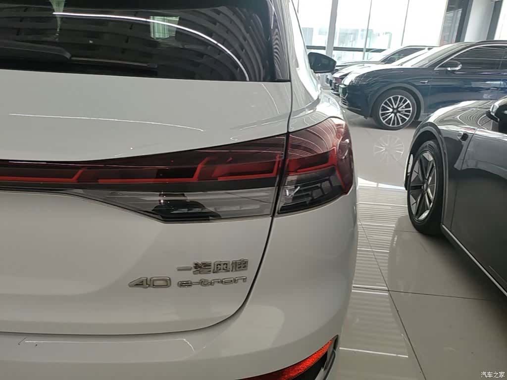 Audi Q4 e-tron, 2023 8