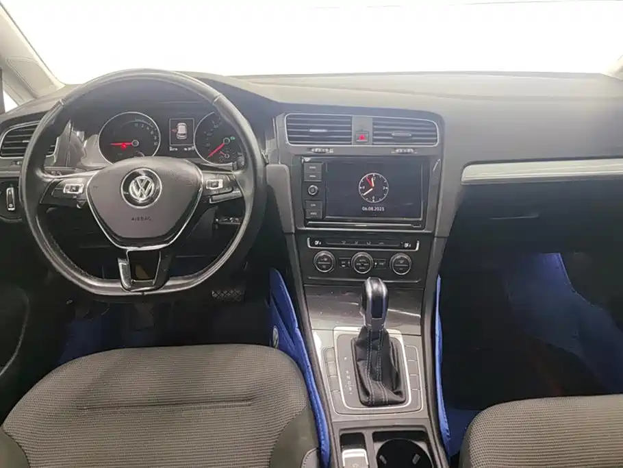 Volkswagen Golf*pure electricity