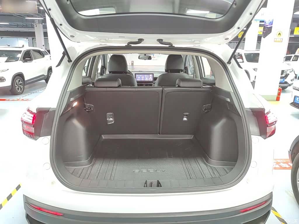 Geely Coolray, 2025 19