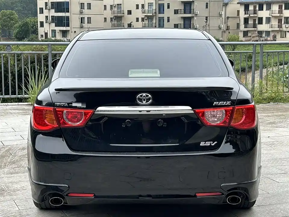 Toyota Reiz