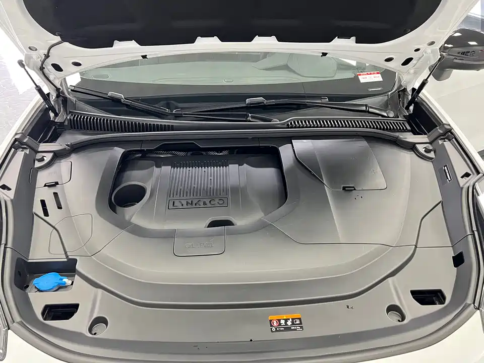 Lynk & Co 06