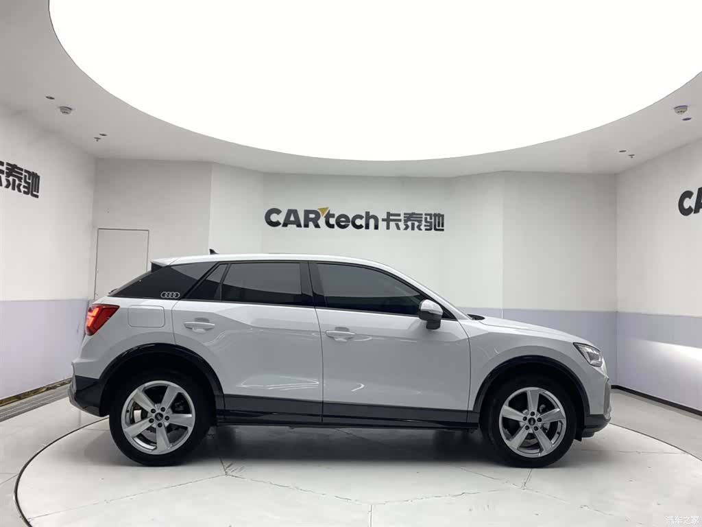 Audi Q2L, 2023 4