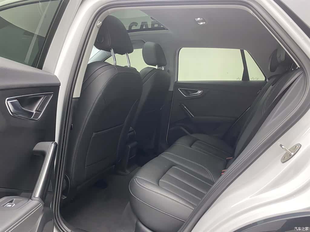 Audi Q2L, 2023 22