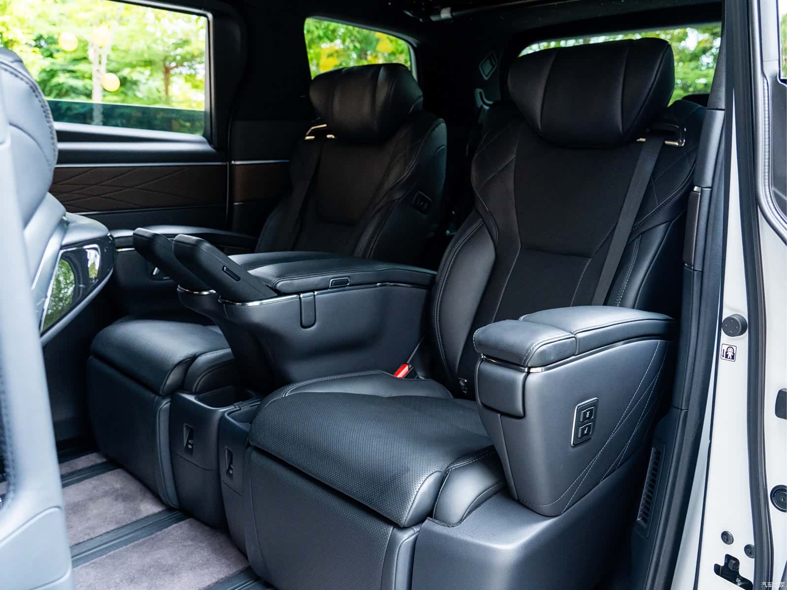 Toyota Vellfire, 2023 21