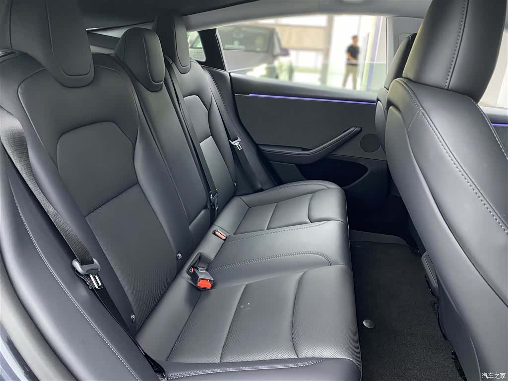 Tesla Model 3, 2025 9