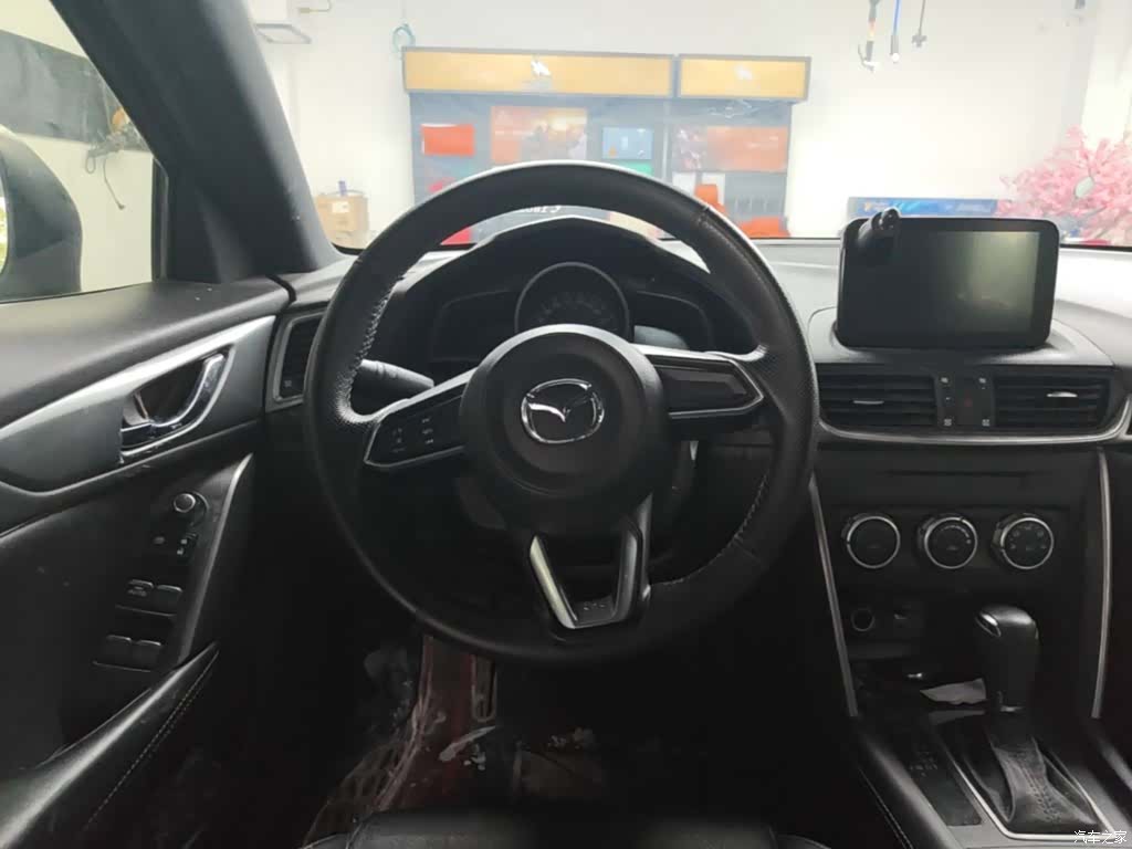 Mazda CX-4, 2019 11