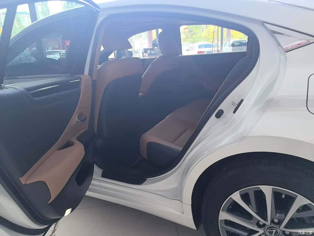 Lexus ES, 2024 11