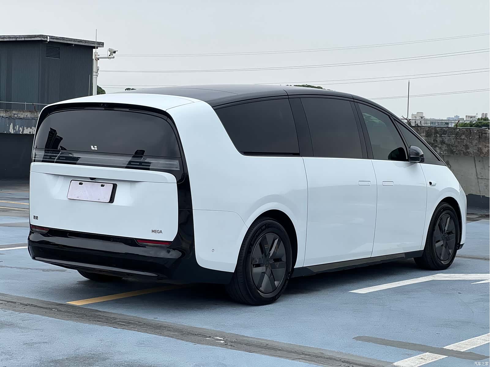 Li Auto MEGA, 2025 3