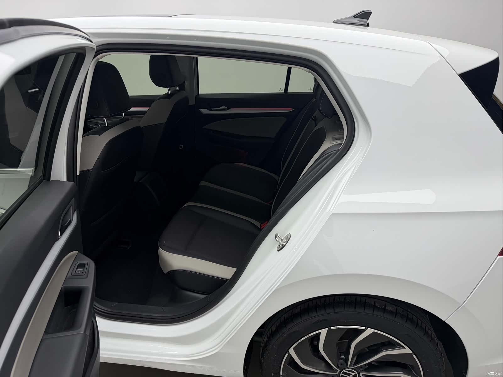 Volkswagen Golf, 2023 15