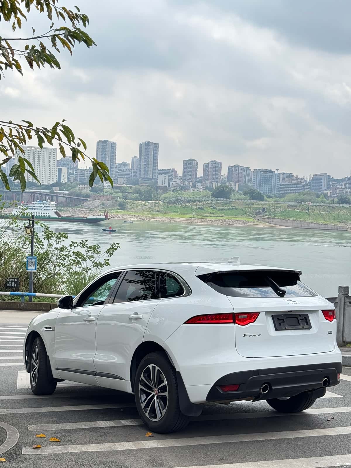 Jaguar F-PACE, 2017 33