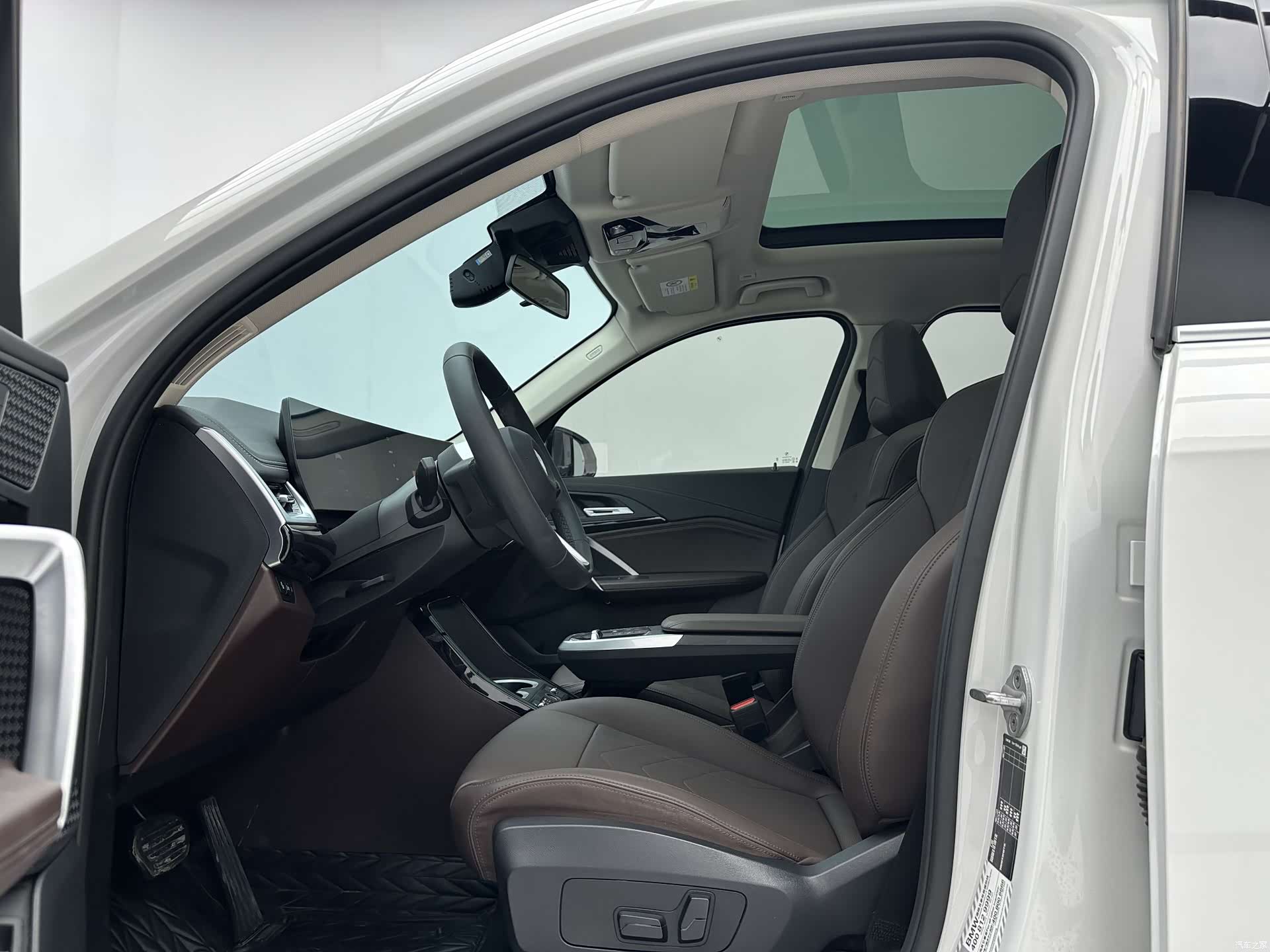 BMW X1, 2023 все фото