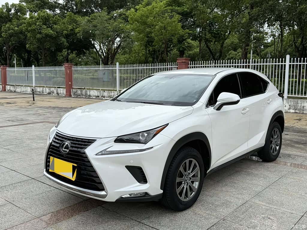 Lexus NX, 2021 1