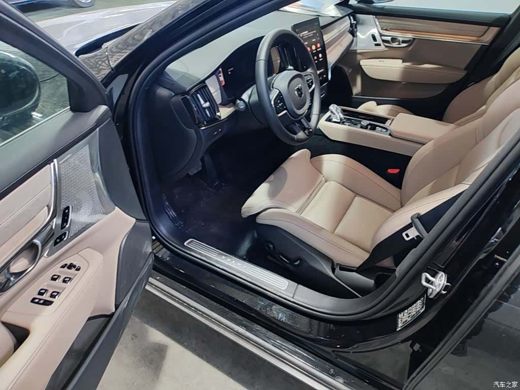 Volvo S90, 2025 12