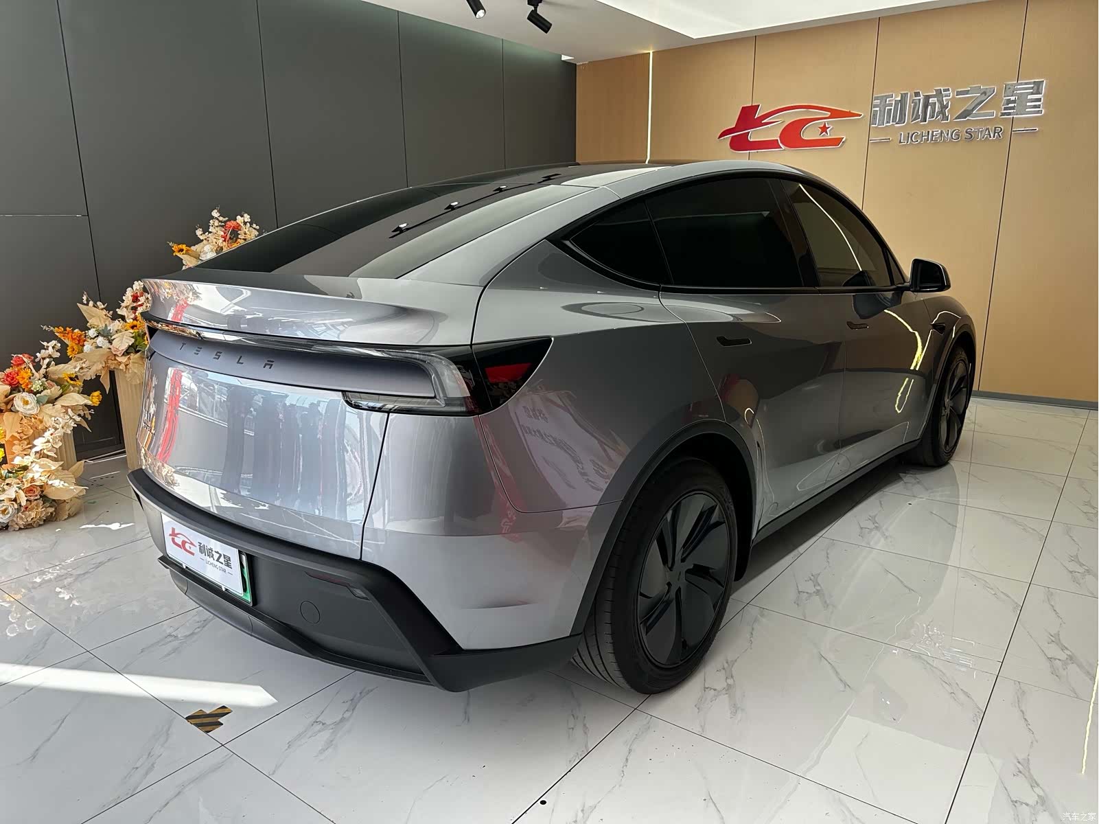 Tesla Model Y, 2025 4