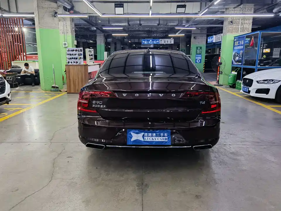 Volvo S90