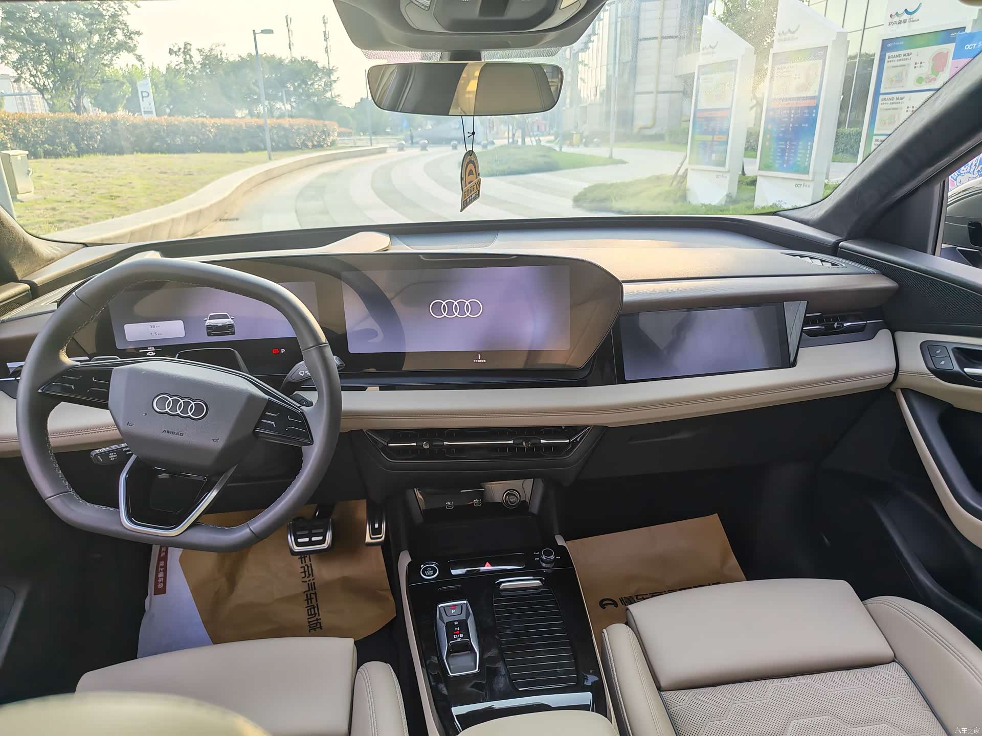 Audi e-tron, 2026 все фото