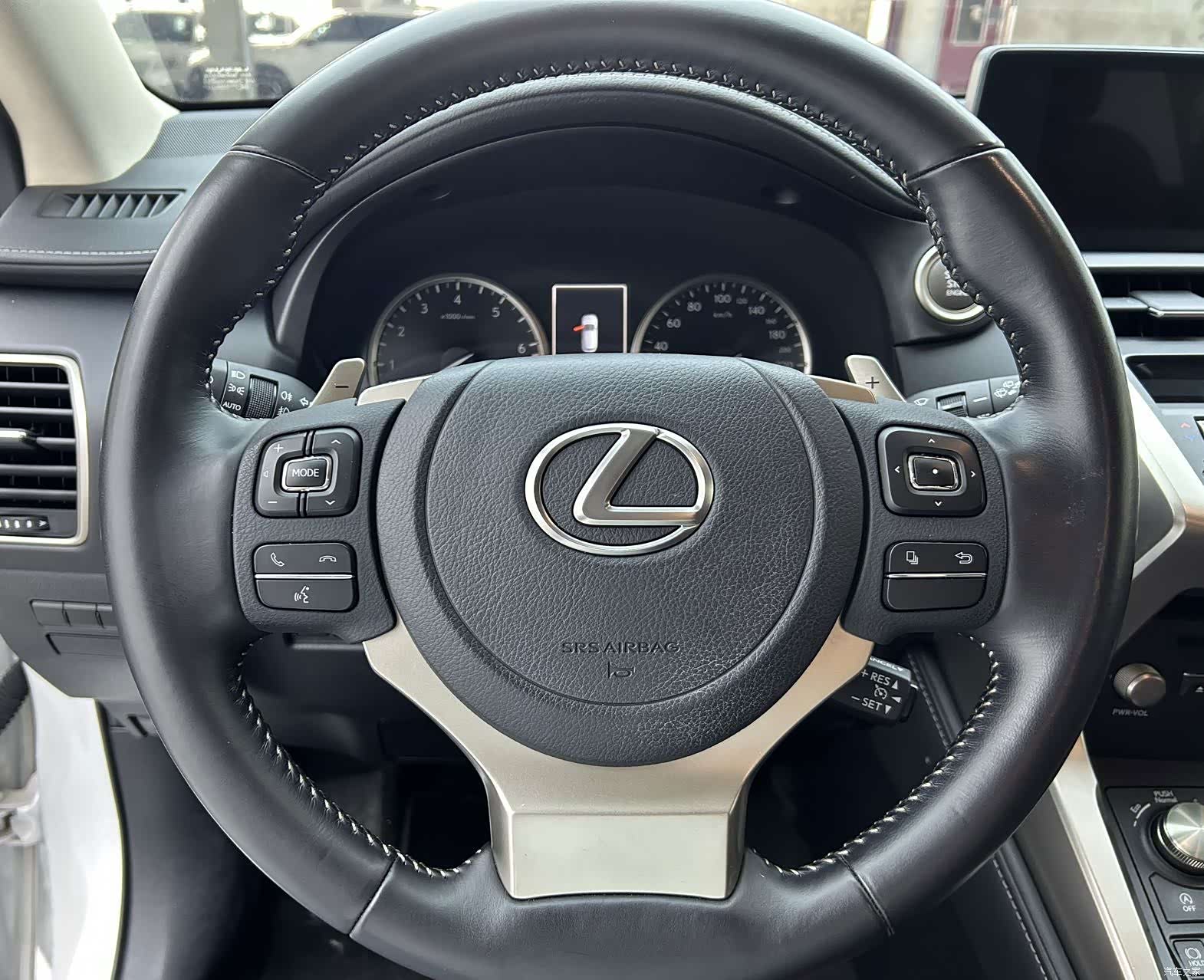 Lexus NX, 2021 11