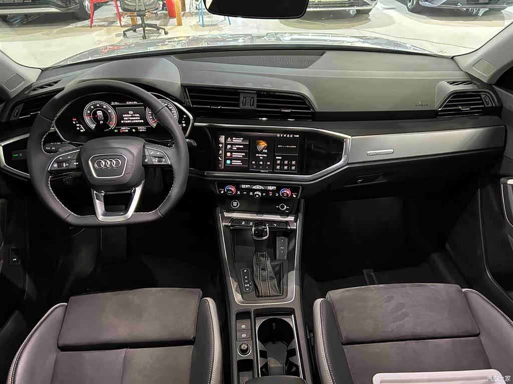 Audi Q3, 2022 2