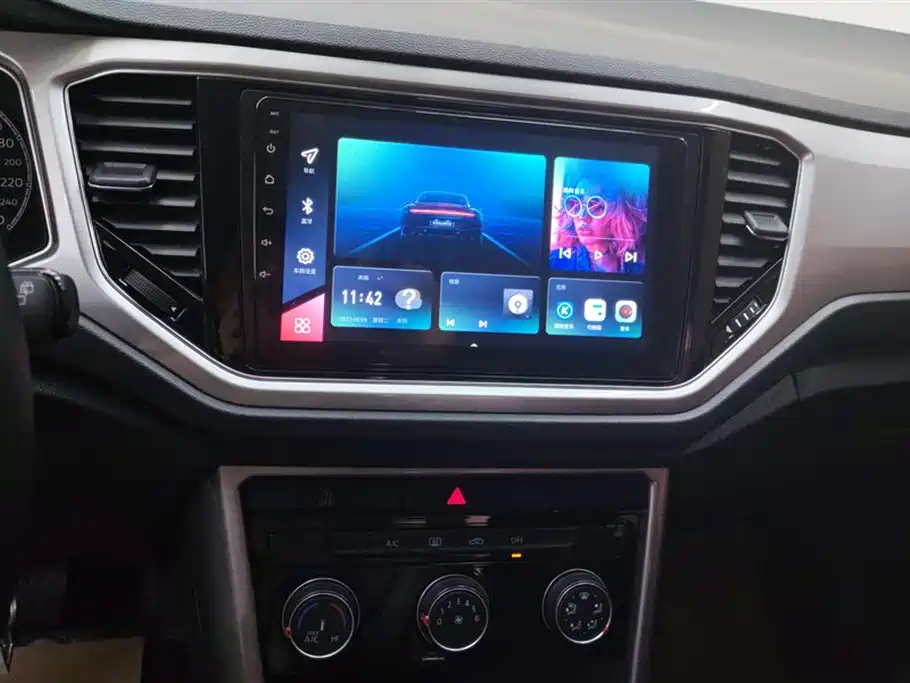 Volkswagen T-ROC exploring Songs