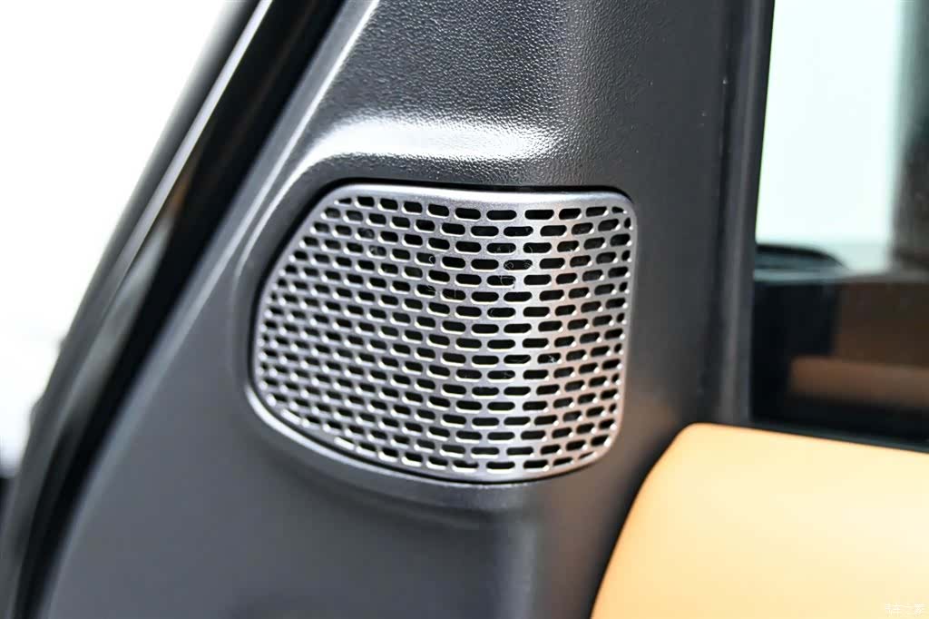 Land Rover Defender, 2024 32