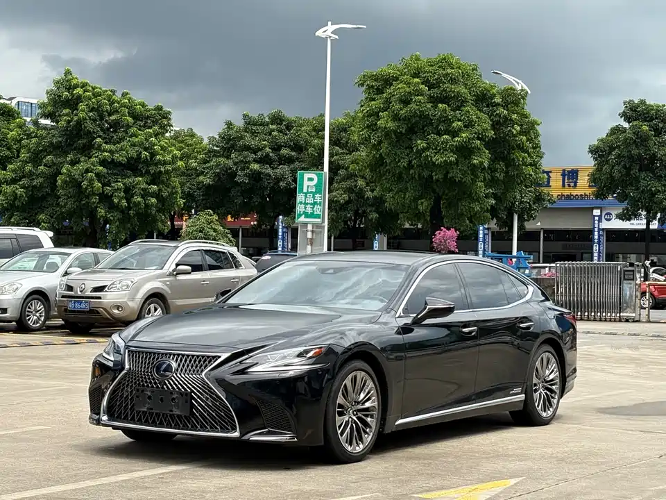 Lexus LS