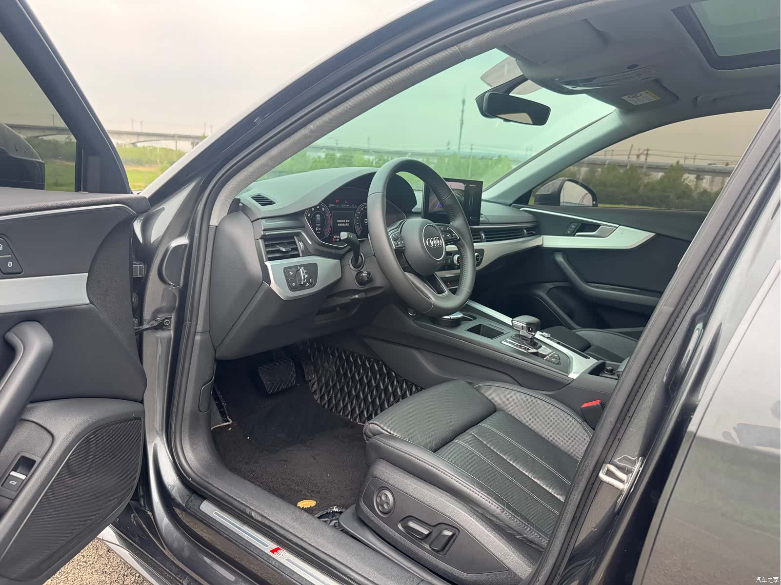 Audi A4L, 2020 все фото