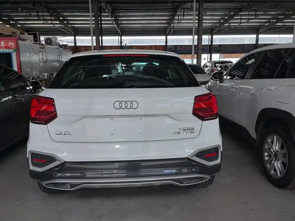 Audi Q2L