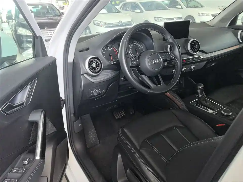 Audi Q2L