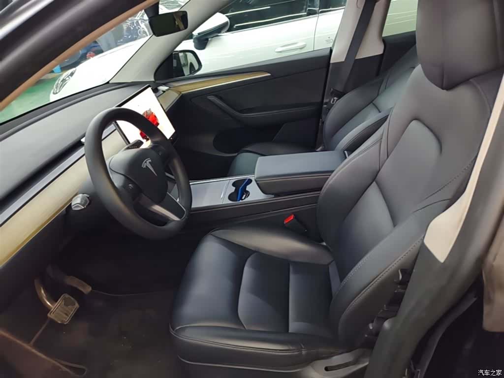 Tesla Model Y, 2023 15