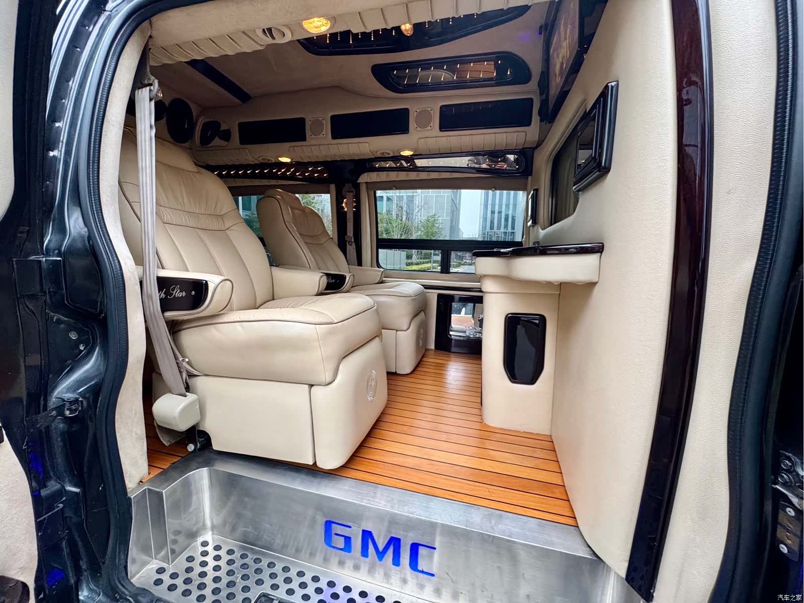 GMC SAVANA, 2011 10