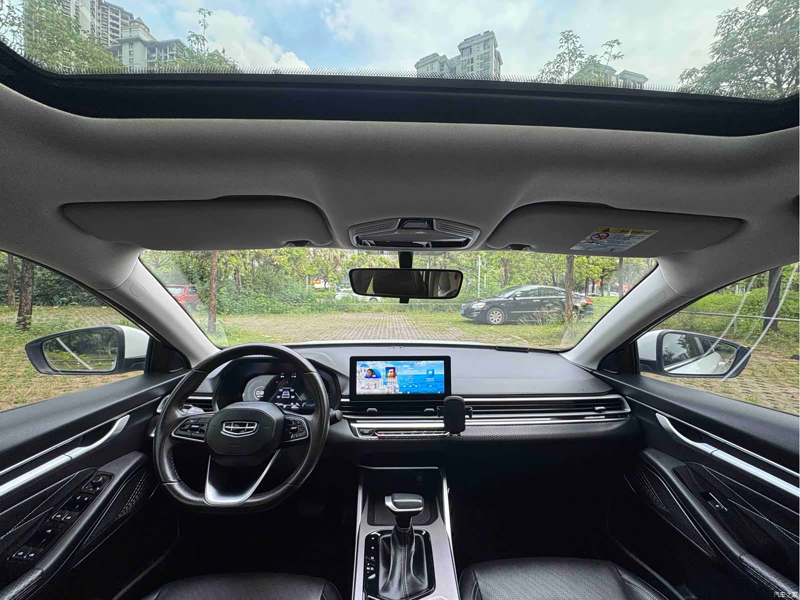 Geely Emgrand, 2022 19