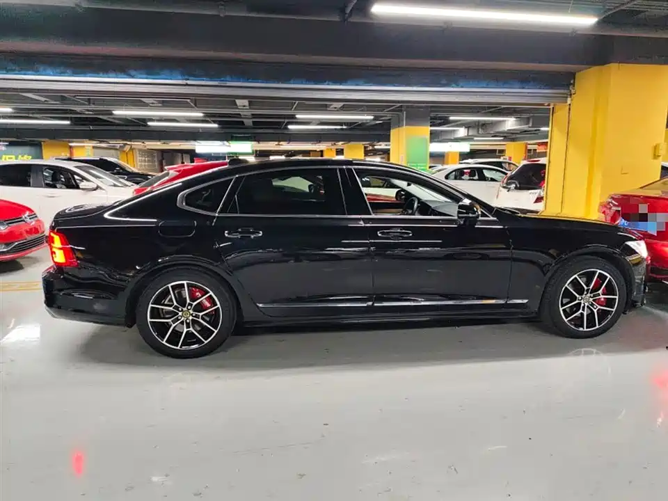 Volvo S90