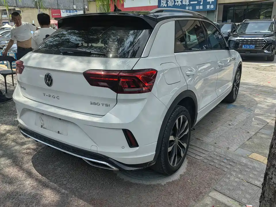 Volkswagen T-ROC exploring Songs