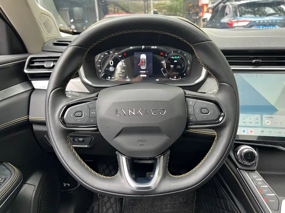 Lynk & Co 01