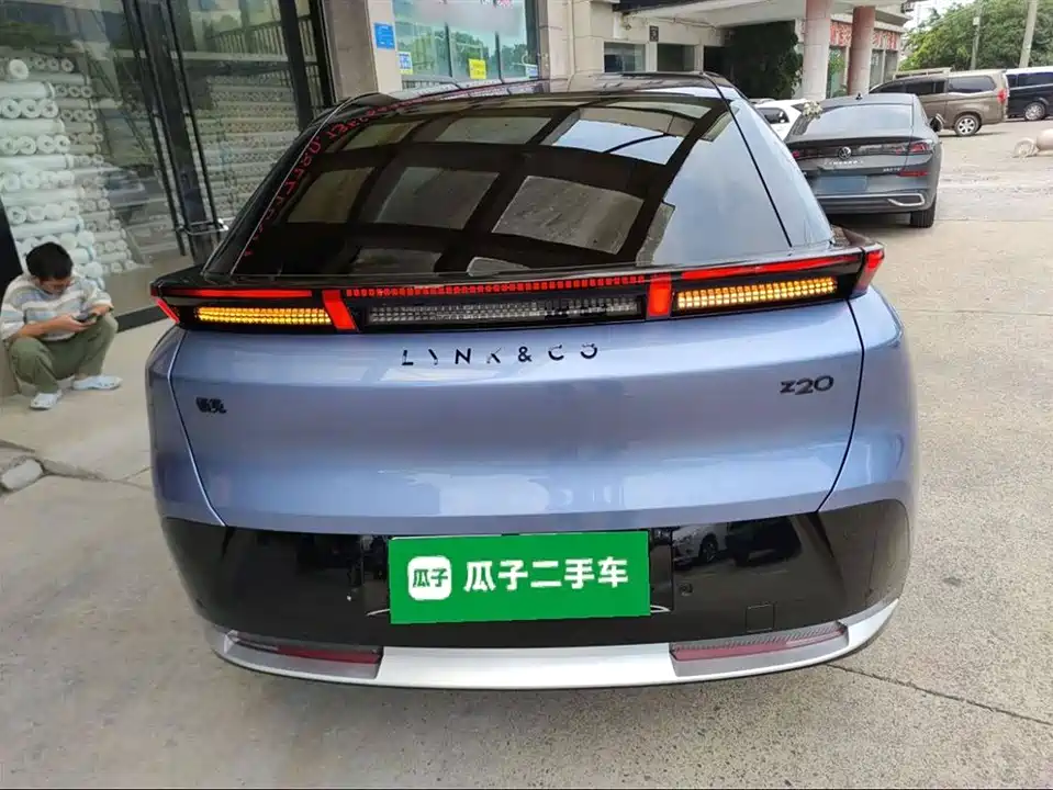 Lynk & Co Z20