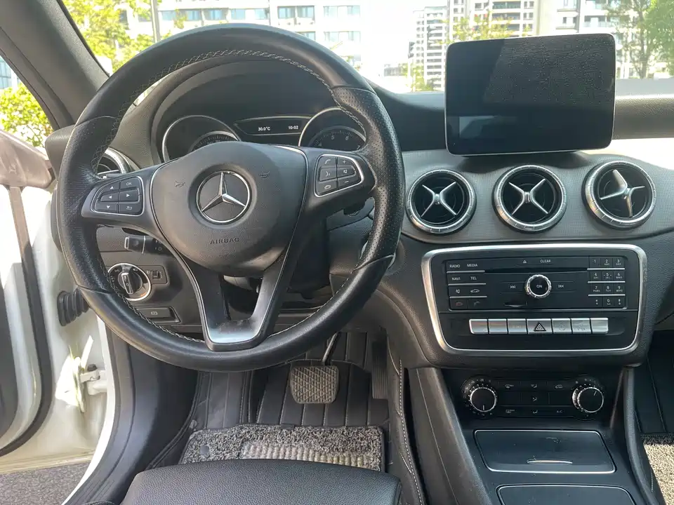 Mercedes-Benz CLA