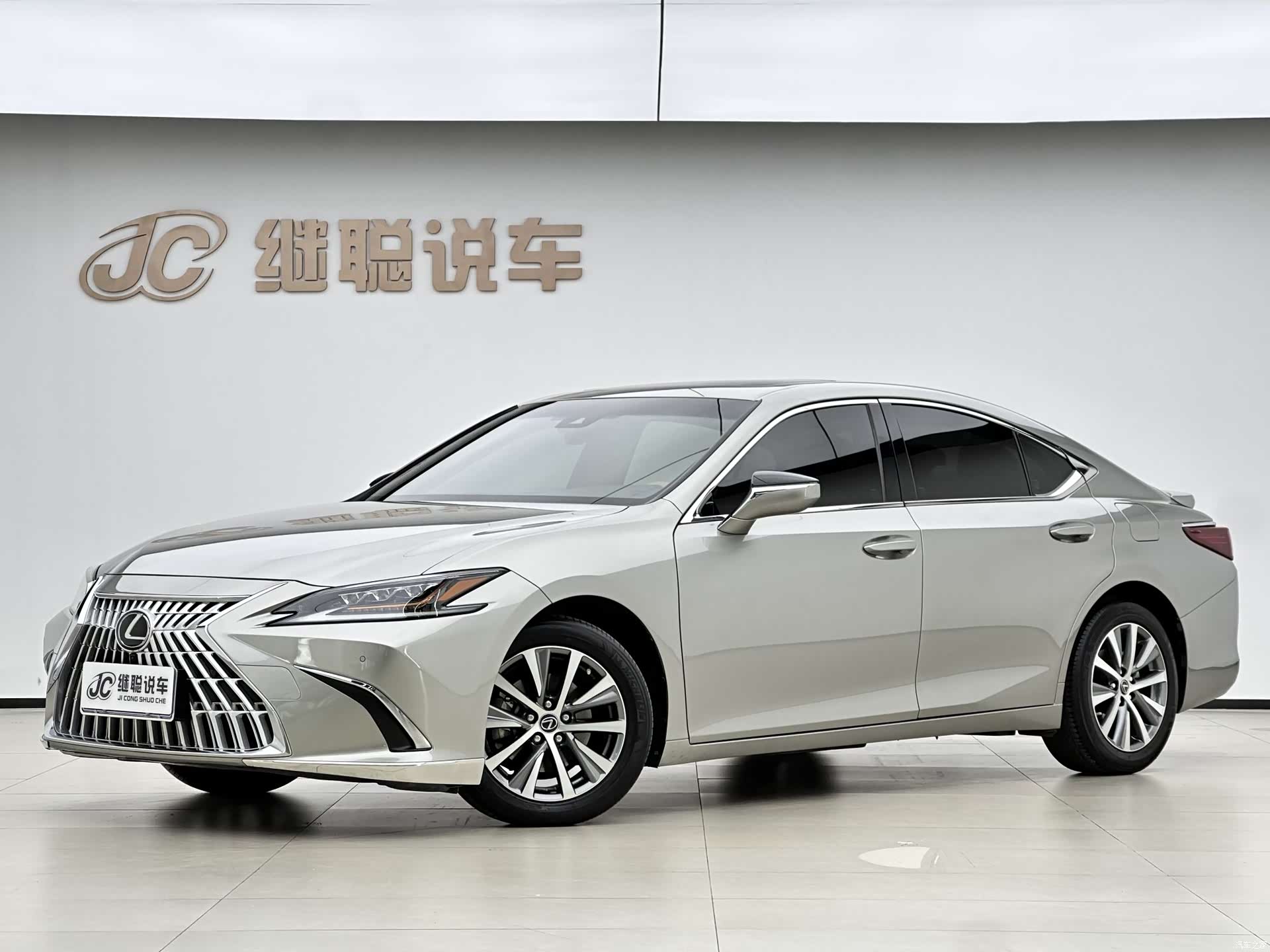 Lexus ES, 2021 1