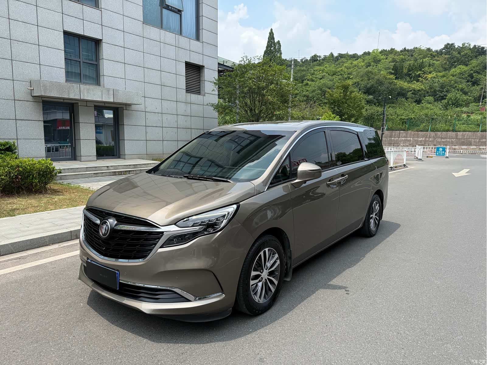 Buick GL8, 2021 1