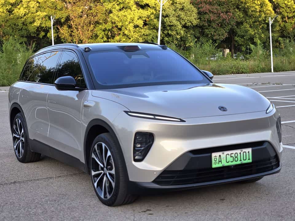 NIO ES8
