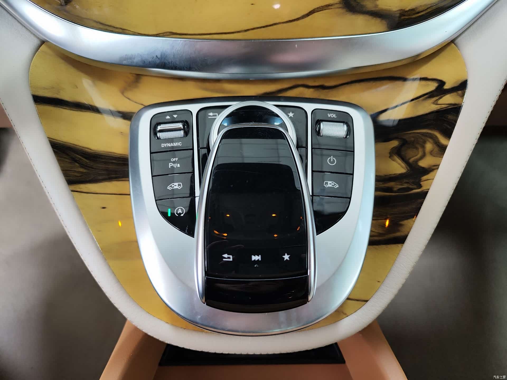 Mercedes-Benz V-Class, 2020 13