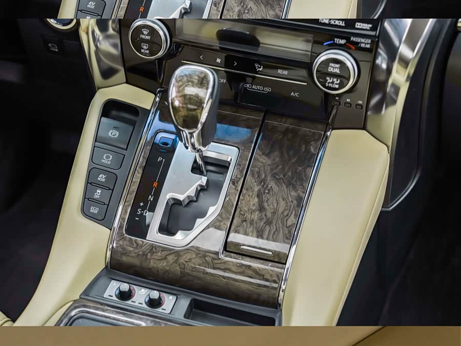 Toyota Vellfire 2020, фото 7