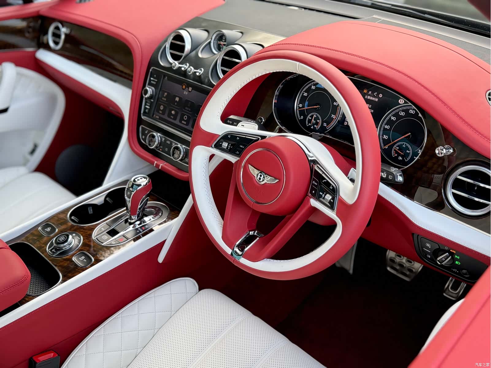 Bentley Bentayga, 2017 13