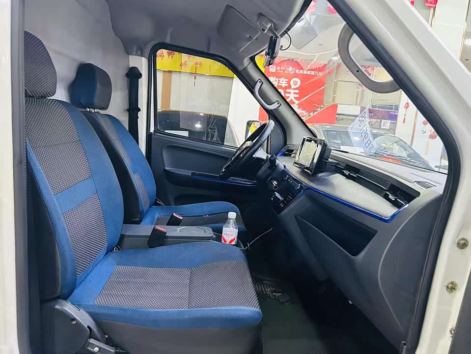 Dongfeng Yufeng EM27